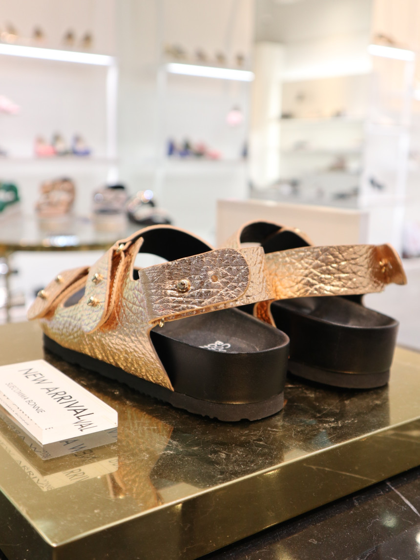 <b><p>Shu Comma Bonnie Spike DA2AM18402PIK Resort</p></b><b><p>シューコンマみる スパイクG DA2AM18402PIK リゾートルックコーディネート</p></b><br /><br /><p align='center'>