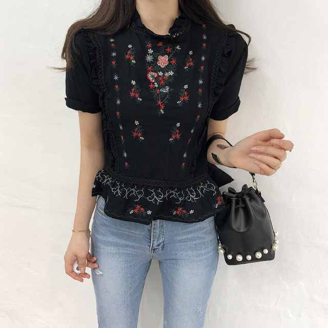 <b><p>cute Lace punching Frill embroidery blouse</p></b><b><p>かわいい レースパンチング フリル 刺繍 ブラウス フラワー ああ斜面 半ハイネック</p></b><br /><br /><p align='center'>
