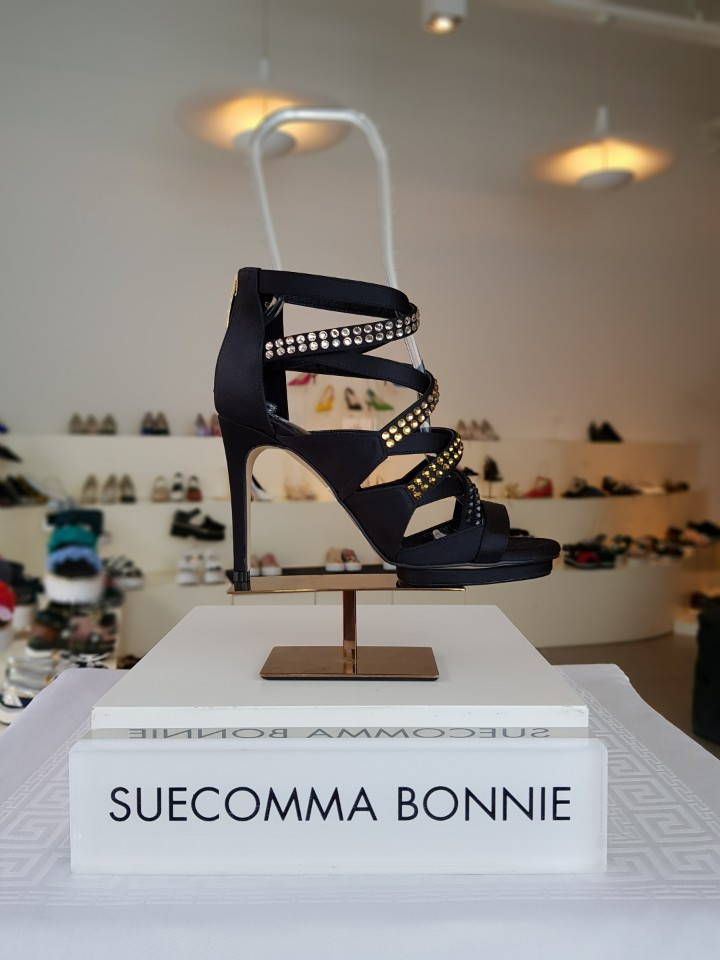 <b><p>Shu Comma Bonnie jewelry Slick sandal bla</p></b><b><p>シューコンマみる ジュエリー スリック サンダル ブラ DG2BX16159BLK</p></b><br /><br /><p align='center'>