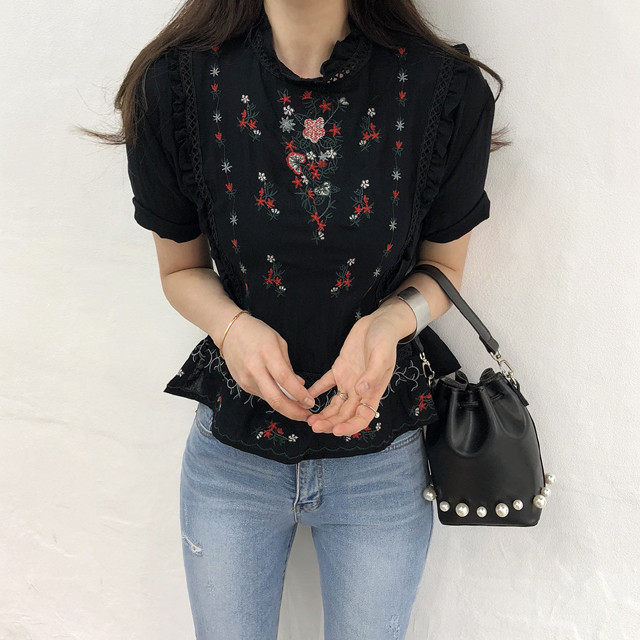 <b><p>cute Lace punching Frill embroidery blouse</p></b><b><p>かわいい レースパンチング フリル 刺繍 ブラウス フラワー ああ斜面 半ハイネック</p></b><br /><br /><p align='center'>