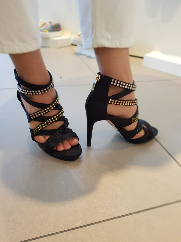 <b><p>Shu Comma Bonnie jewelry Slick sandal bla</p></b><b><p>シューコンマみる ジュエリー スリック サンダル ブラ DG2BX16159BLK</p></b><br /><br /><p align='center'>