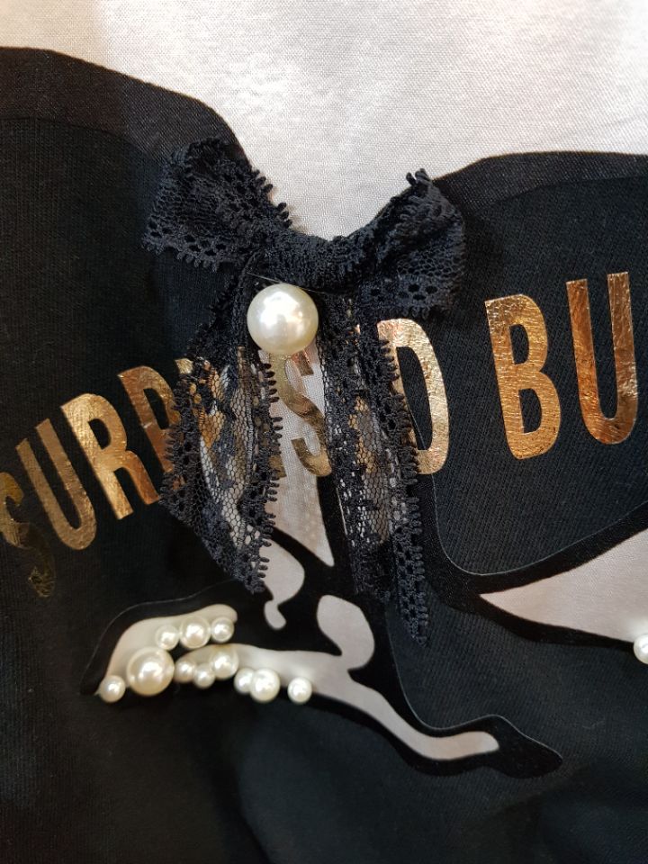 <b><p>Nuppy Pearl ribbon T-shirt</p></b><b><p>ヌピ 真珠 リボン Tシャツ</p></b><br /><br /><p align='center'>