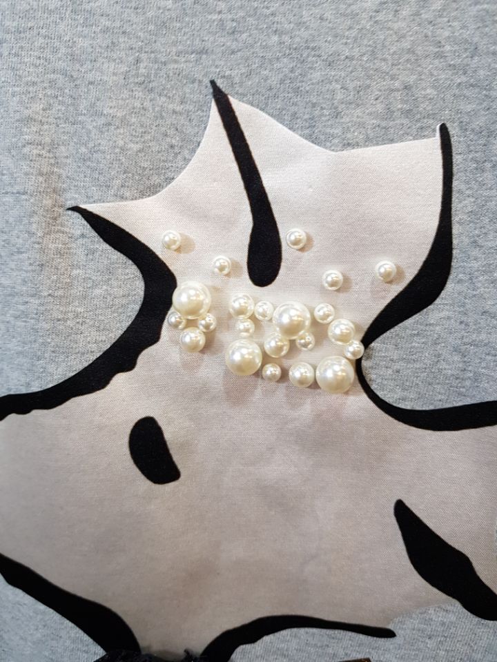 <b><p>Nuppy Pearl ribbon T-shirt</p></b><b><p>ヌピ 真珠 リボン Tシャツ</p></b><br /><br /><p align='center'>