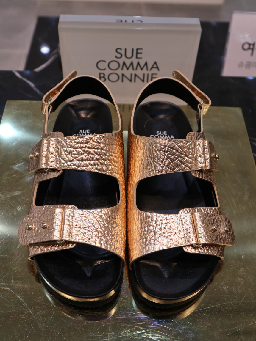 <b><p>Shu Comma Bonnie Spike DA2AM18402PIK Resort</p></b><b><p>シューコンマみる スパイクG DA2AM18402PIK リゾートルックコーディネート</p></b><br /><br /><p align='center'>