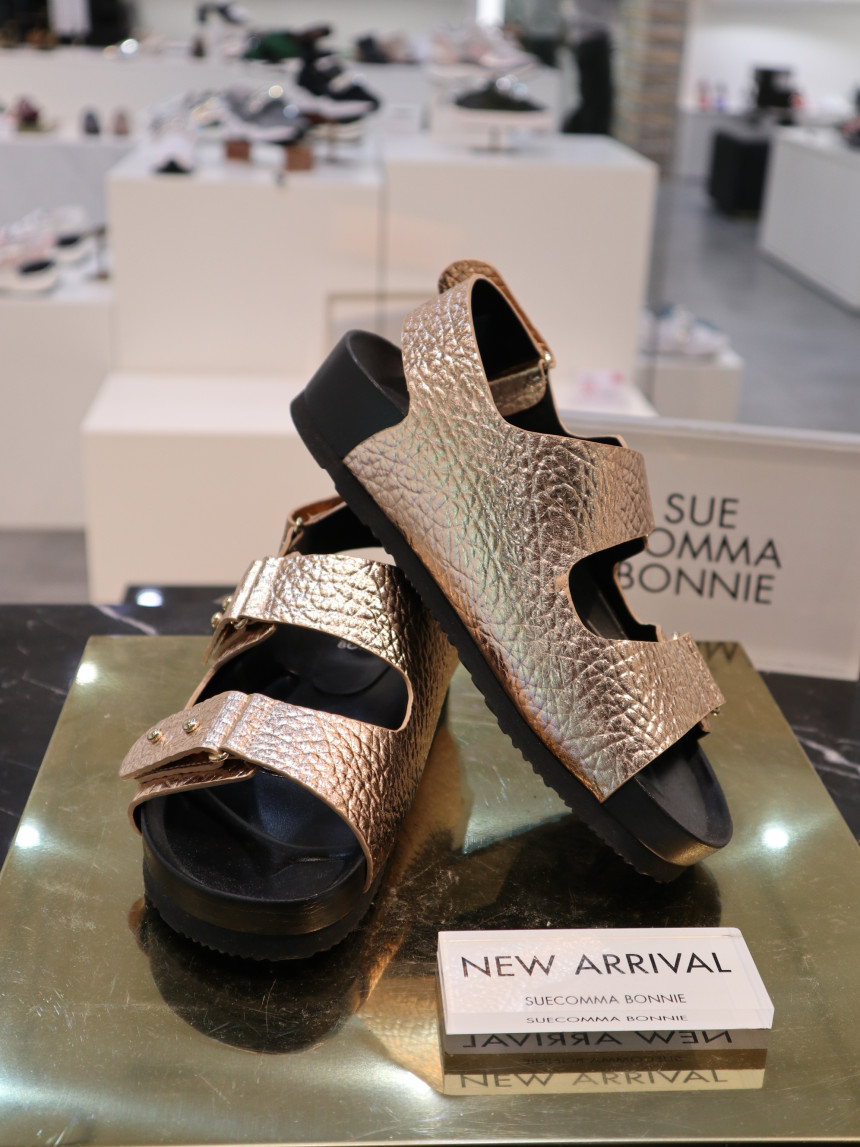 <b><p>Shu Comma Bonnie Spike DA2AM18402PIK Resort</p></b><b><p>シューコンマみる スパイクG DA2AM18402PIK リゾートルックコーディネート</p></b><br /><br /><p align='center'>