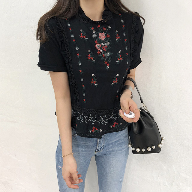 <b><p>cute Lace punching Frill embroidery blouse</p></b><b><p>かわいい レースパンチング フリル 刺繍 ブラウス フラワー ああ斜面 半ハイネック</p></b><br /><br /><p align='center'>