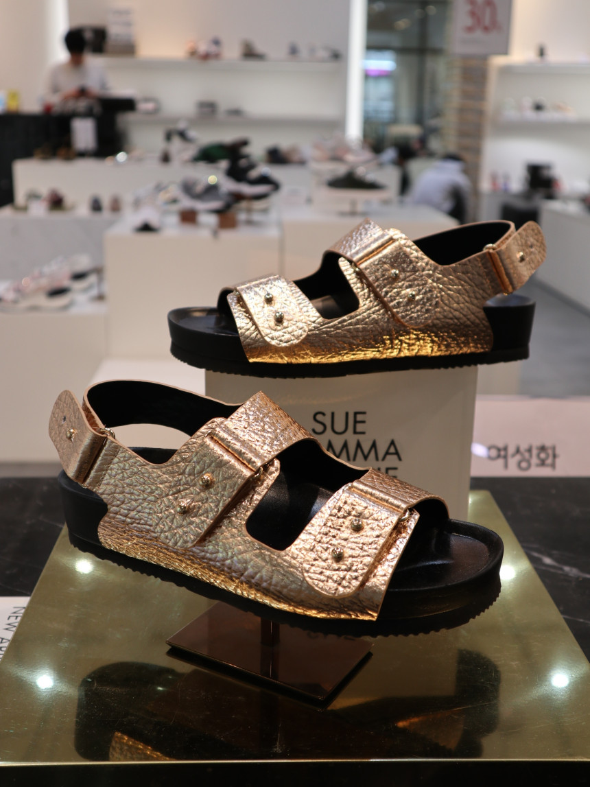 <b><p>Shu Comma Bonnie Spike DA2AM18402PIK Resort</p></b><b><p>シューコンマみる スパイクG DA2AM18402PIK リゾートルックコーディネート</p></b><br /><br /><p align='center'>