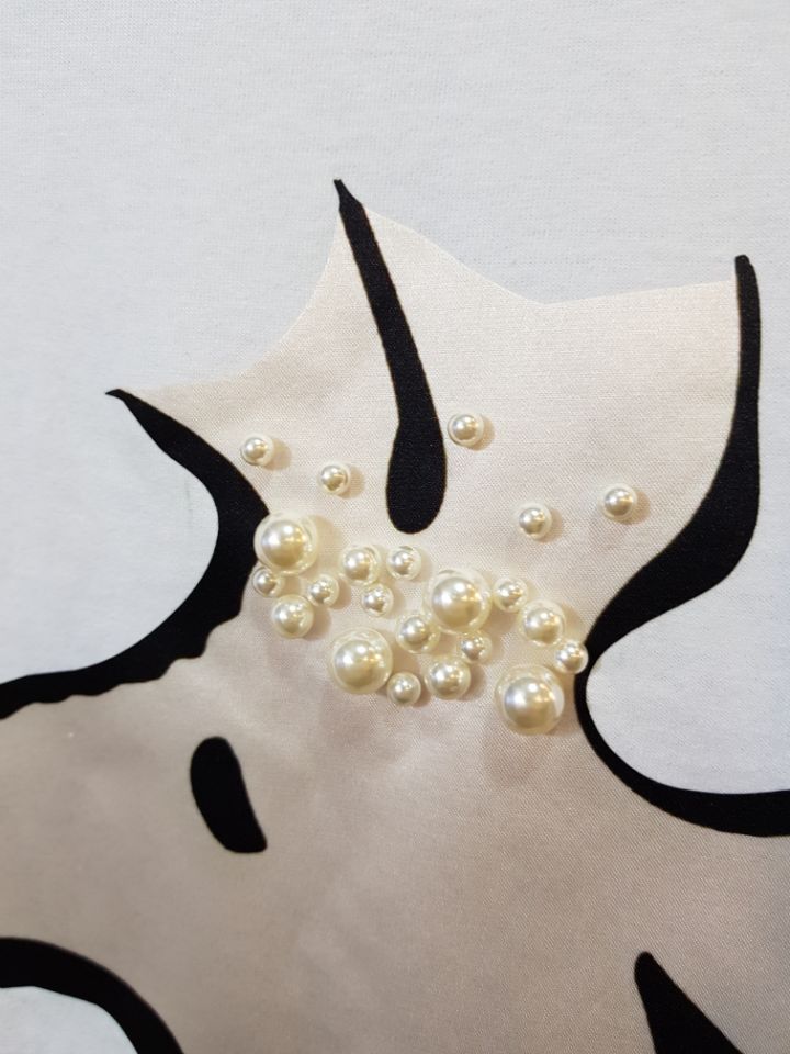 <b><p>Nuppy Pearl ribbon T-shirt</p></b><b><p>ヌピ 真珠 リボン Tシャツ</p></b><br /><br /><p align='center'>