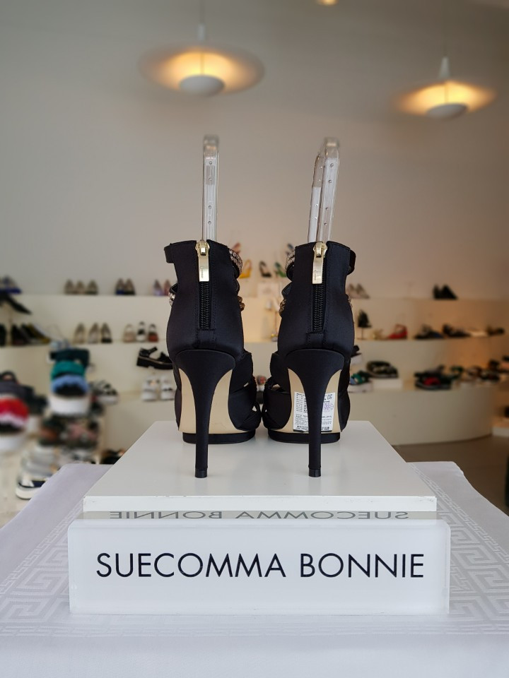 <b><p>Shu Comma Bonnie jewelry Slick sandal bla</p></b><b><p>シューコンマみる ジュエリー スリック サンダル ブラ DG2BX16159BLK</p></b><br /><br /><p align='center'>