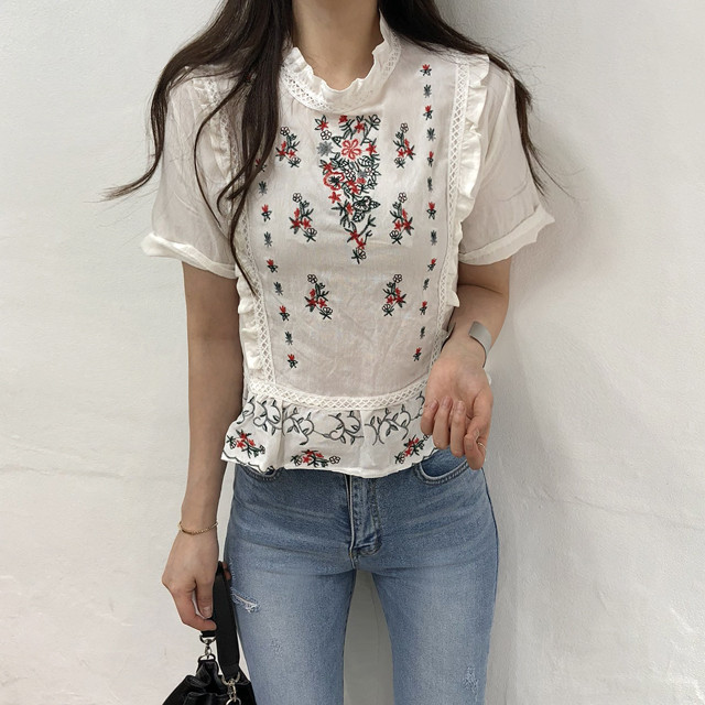 <b><p>cute Lace punching Frill embroidery blouse</p></b><b><p>かわいい レースパンチング フリル 刺繍 ブラウス フラワー ああ斜面 半ハイネック</p></b><br /><br /><p align='center'>