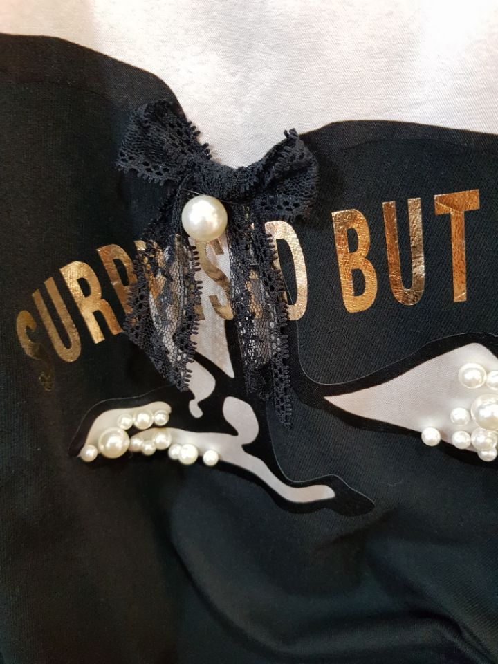 <b><p>Nuppy Pearl ribbon T-shirt</p></b><b><p>ヌピ 真珠 リボン Tシャツ</p></b><br /><br /><p align='center'>