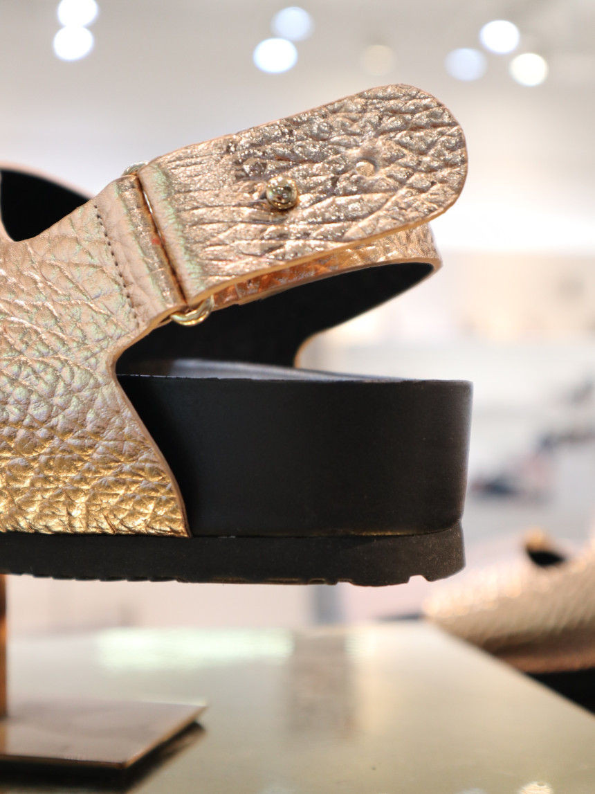 <b><p>Shu Comma Bonnie Spike DA2AM18402PIK Resort</p></b><b><p>シューコンマみる スパイクG DA2AM18402PIK リゾートルックコーディネート</p></b><br /><br /><p align='center'>