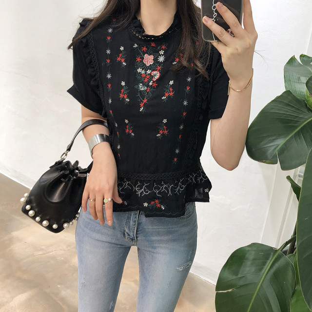 <b><p>cute Lace punching Frill embroidery blouse</p></b><b><p>かわいい レースパンチング フリル 刺繍 ブラウス フラワー ああ斜面 半ハイネック</p></b><br /><br /><p align='center'>