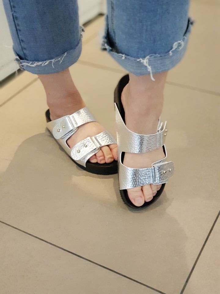 <b><p>Shu Comma Bonnie Spike G sandal DA2AM18403SVX</p></b><b><p>シューコンマみる スパイクG サンダル DA2AM18403SVX 夏 ラブリーな</p></b><br /><br /><p align='center'>