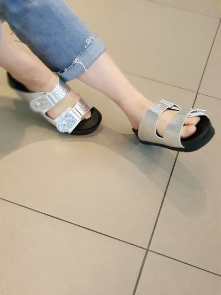 <b><p>Shu Comma Bonnie Spike G sandal DA2AM18403SVX</p></b><b><p>シューコンマみる スパイクG サンダル DA2AM18403SVX 夏 ラブリーな</p></b><br /><br /><p align='center'>