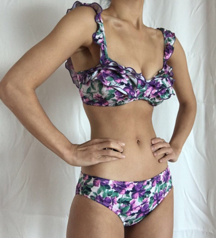 <b><p>Pansy Flower Frill bikini swimsuit 2cor pattn</p></b><b><p>パンジーフラワー フリル ビキニ 水着 2色 パターン 2pcs女性服 セット モノ</p></b><br /><br /><p align='center'>