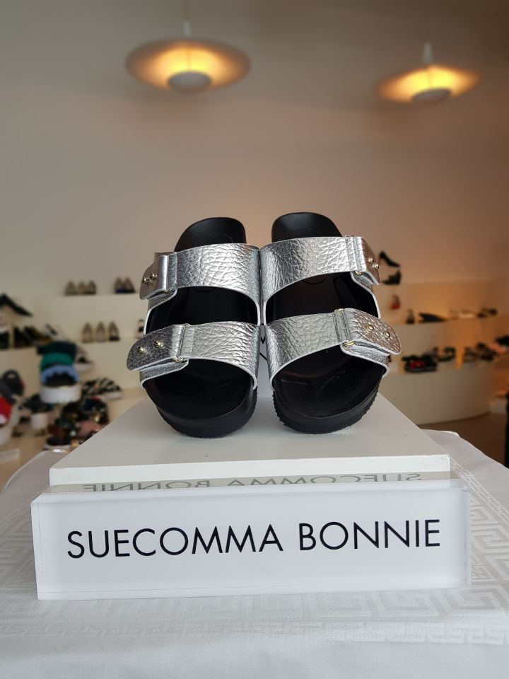 <b><p>Shu Comma Bonnie Spike G sandal DA2AM18403SVX</p></b><b><p>シューコンマみる スパイクG サンダル DA2AM18403SVX 夏 ラブリーな</p></b><br /><br /><p align='center'>