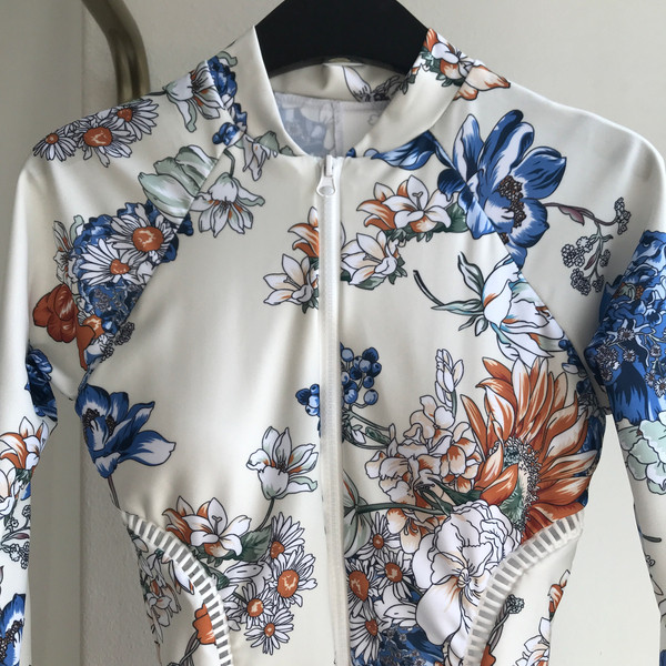 <b><p>Flower dress Lash guard bikini body ral Kds</p></b><b><p>フラワーワンピースラッシュガード ビキニ 個人 フローラル 種類 スイムスーツ セクシー</p></b><br /><br /><p align='center'>