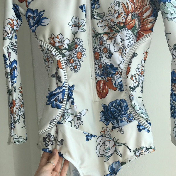 <b><p>Flower dress Lash guard bikini body ral Kds</p></b><b><p>フラワーワンピースラッシュガード ビキニ 個人 フローラル 種類 スイムスーツ セクシー</p></b><br /><br /><p align='center'>