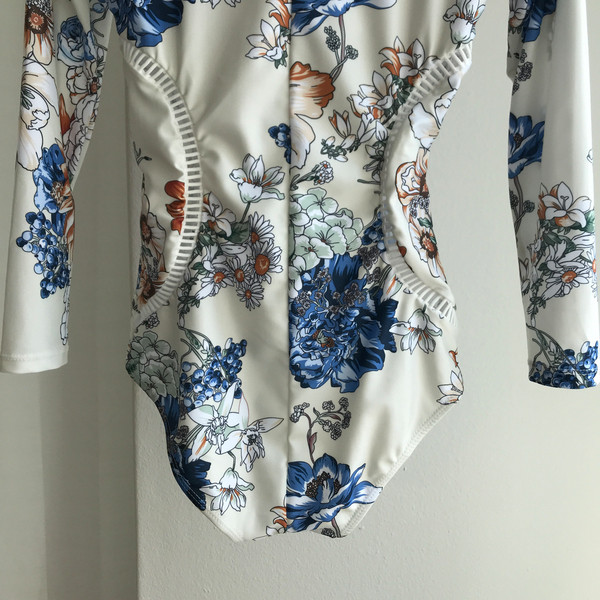 <b><p>Flower dress Lash guard bikini body ral Kds</p></b><b><p>フラワーワンピースラッシュガード ビキニ 個人 フローラル 種類 スイムスーツ セクシー</p></b><br /><br /><p align='center'>