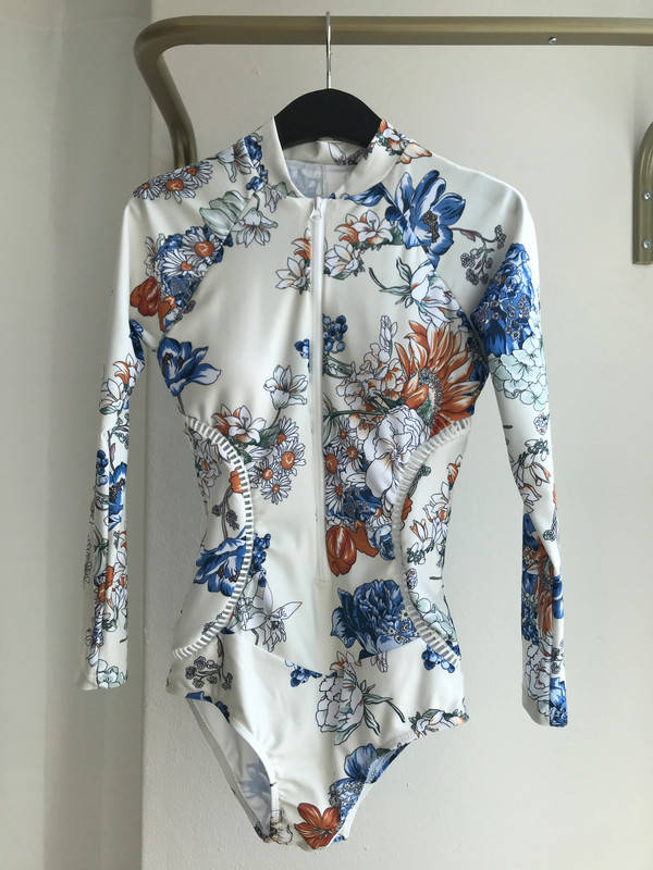 <b><p>Flower dress Lash guard bikini body ral Kds</p></b><b><p>フラワーワンピースラッシュガード ビキニ 個人 フローラル 種類 スイムスーツ セクシー</p></b><br /><br /><p align='center'>