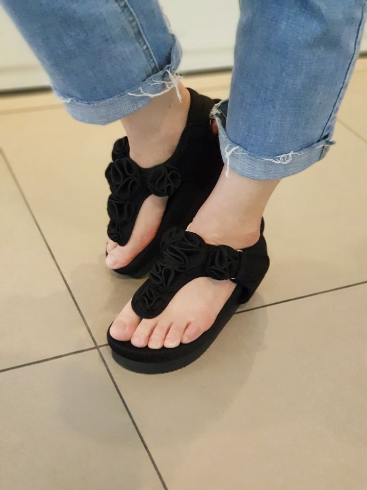 <b><p>Shu Comma Bonnie Flower ball sand black DG2BX16019</p></b><b><p>シューコンマみる フラワーボール サンダル ブラック DG2BX16019BLK</p></b><br /><br /><p align='center'>