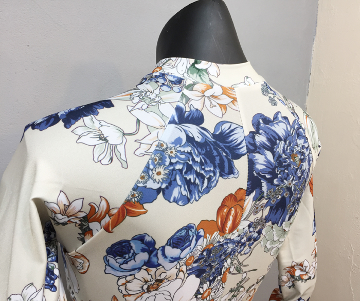 <b><p>One-piece swimwear Vacation look Fresh dign</p></b><b><p>ジムジムラッシュガードワンピース水着 バカンスウェアルック さわやかなデザイン ビーチスタイル</p></b><br /><br /><p align='center'>