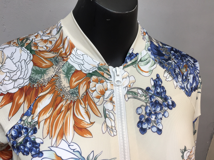 <b><p>One-piece swimwear Vacation look Fresh dign</p></b><b><p>ジムジムラッシュガードワンピース水着 バカンスウェアルック さわやかなデザイン ビーチスタイル</p></b><br /><br /><p align='center'>