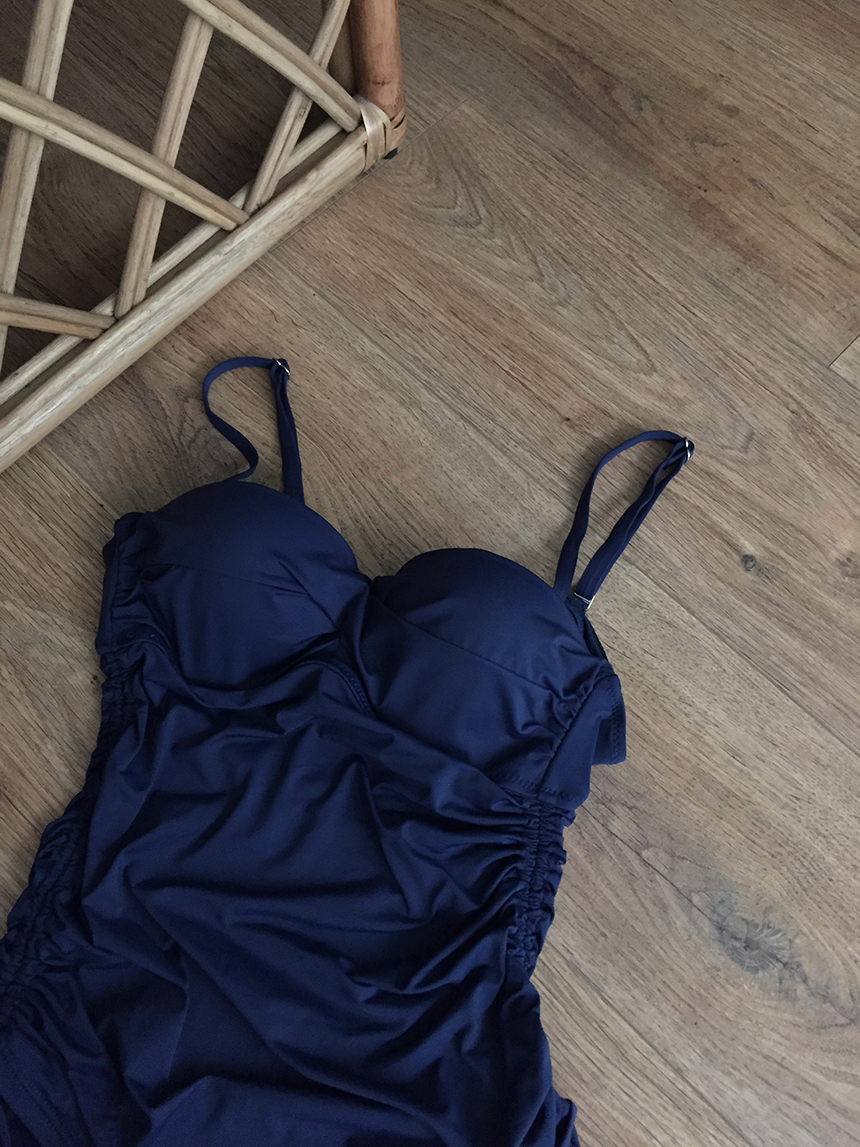 <b><p>Shirring biki 2 pcs we Mono bath suit Women's</p></b><b><p>シャーリング ビキニ 2 個数 ワイヤー モノ水着 女性のセット ねじれ ワンポン</p></b><br /><br /><p align='center'>