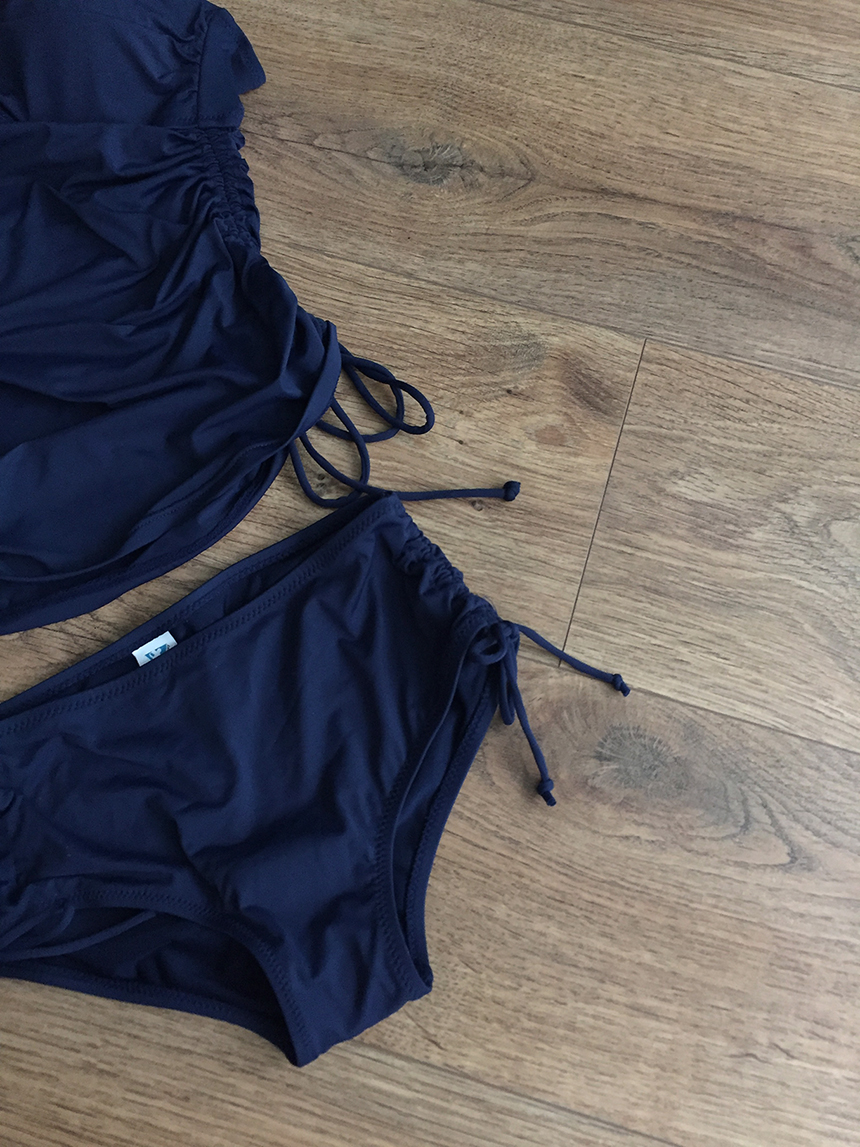 <b><p>Shirring biki 2 pcs we Mono bath suit Women's</p></b><b><p>シャーリング ビキニ 2 個数 ワイヤー モノ水着 女性のセット ねじれ ワンポン</p></b><br /><br /><p align='center'>