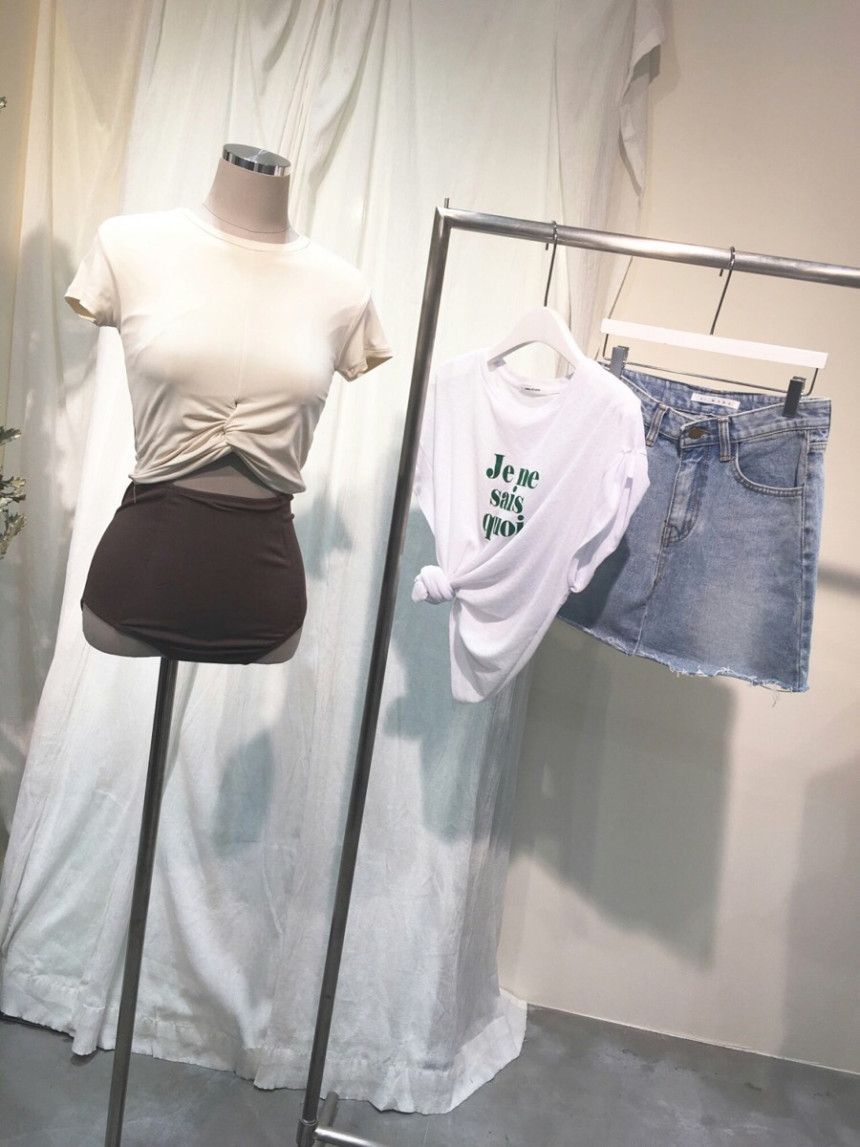 <b><p>kink Color Sht-sleeved bii Summer vacation</p></b><b><p>ねじれ 配色 半袖ビキニ 夏バカンスルック 高クオリティ水着 豪華な 快適な</p></b><br /><br /><p align='center'>