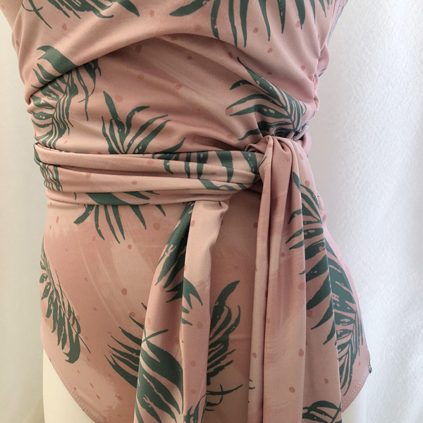 <b><p>_lab Fme Monokini Hawaiian style Suit for</p></b><b><p>_ラップ 捺染 モノキニ ハワイアンスタイル ビーチウェアにふさわしい 薄い見える水着</p></b><br /><br /><p align='center'>