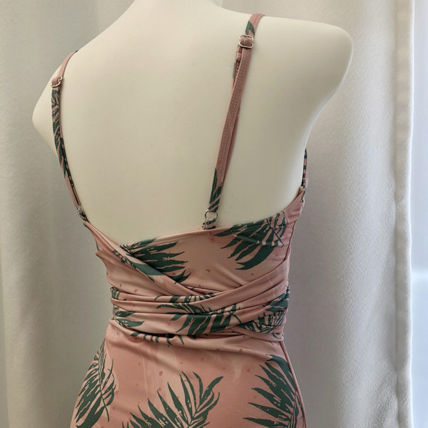 <b><p>_lab Fme Monokini Hawaiian style Suit for</p></b><b><p>_ラップ 捺染 モノキニ ハワイアンスタイル ビーチウェアにふさわしい 薄い見える水着</p></b><br /><br /><p align='center'>