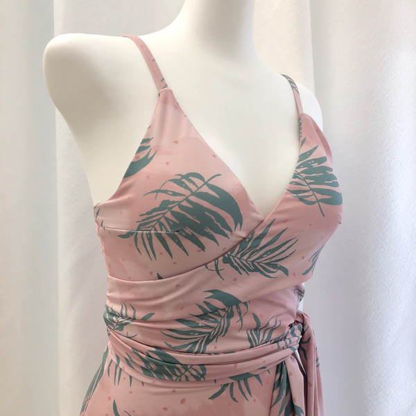 <b><p>_lab Fme Monokini Hawaiian style Suit for</p></b><b><p>_ラップ 捺染 モノキニ ハワイアンスタイル ビーチウェアにふさわしい 薄い見える水着</p></b><br /><br /><p align='center'>