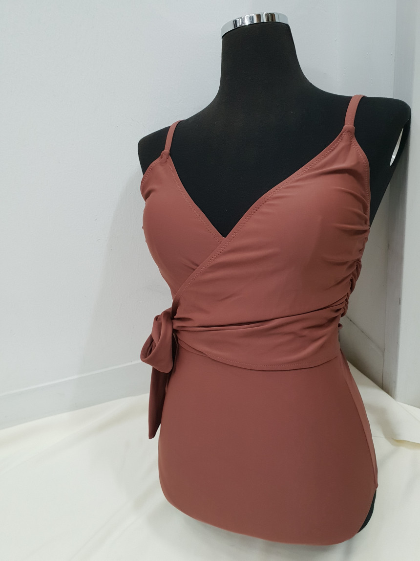 <b><p>simple chest one piece Mokini 2color swsuit</p></b><b><p>シンプル 胸 ワンピース モノキニ 2色 水着 レプビ リボン 女性らしい非</p></b><br /><br /><p align='center'>