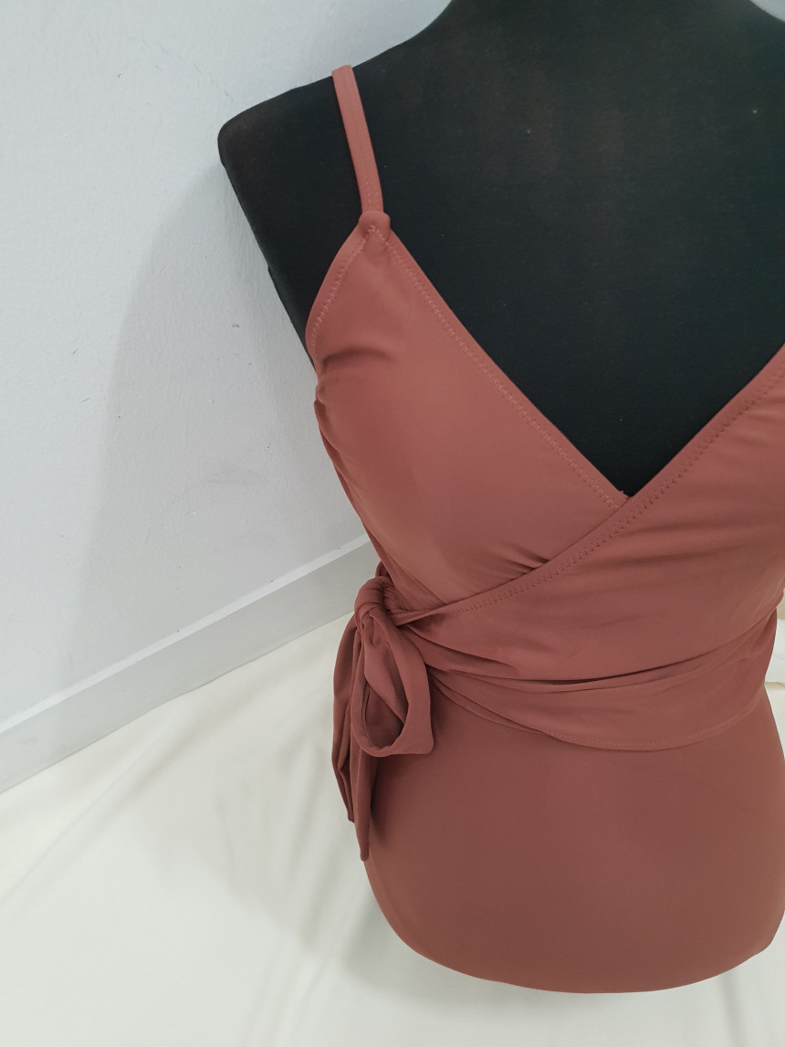 <b><p>simple chest one piece Mokini 2color swsuit</p></b><b><p>シンプル 胸 ワンピース モノキニ 2色 水着 レプビ リボン 女性らしい非</p></b><br /><br /><p align='center'>