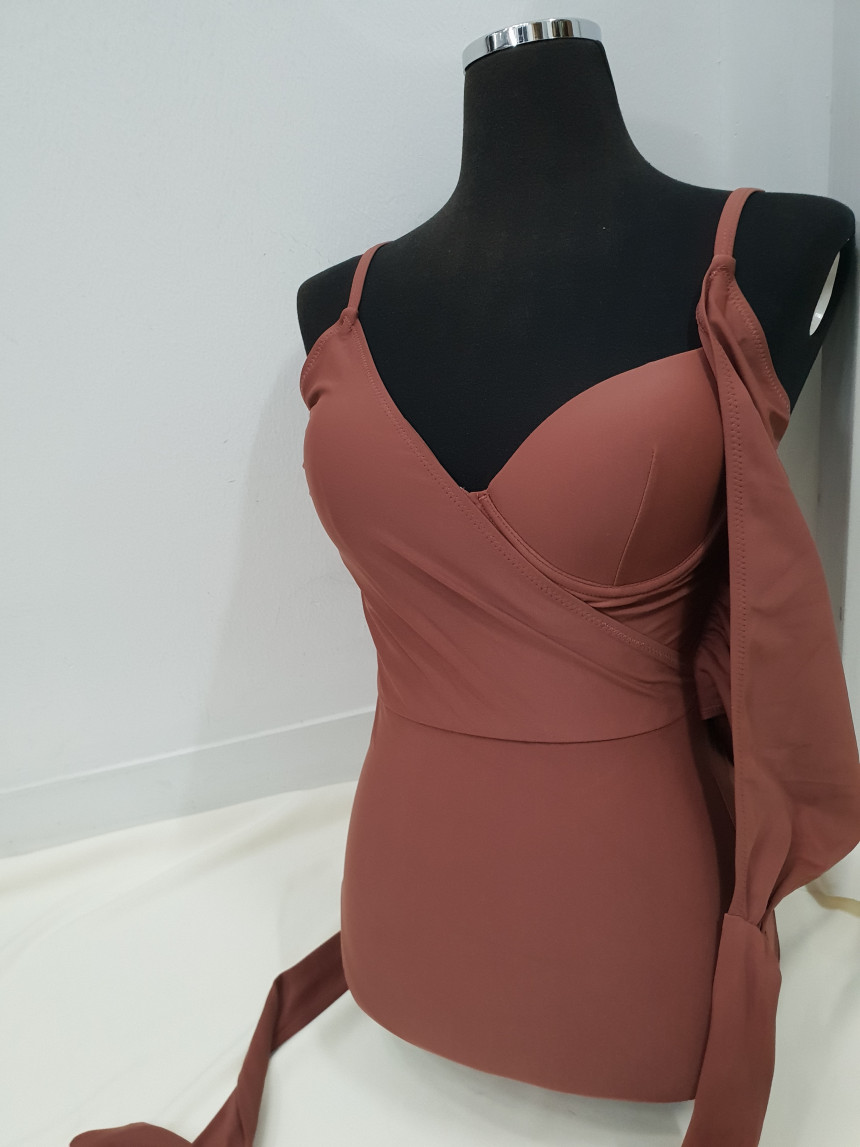 <b><p>simple chest one piece Mokini 2color swsuit</p></b><b><p>シンプル 胸 ワンピース モノキニ 2色 水着 レプビ リボン 女性らしい非</p></b><br /><br /><p align='center'>