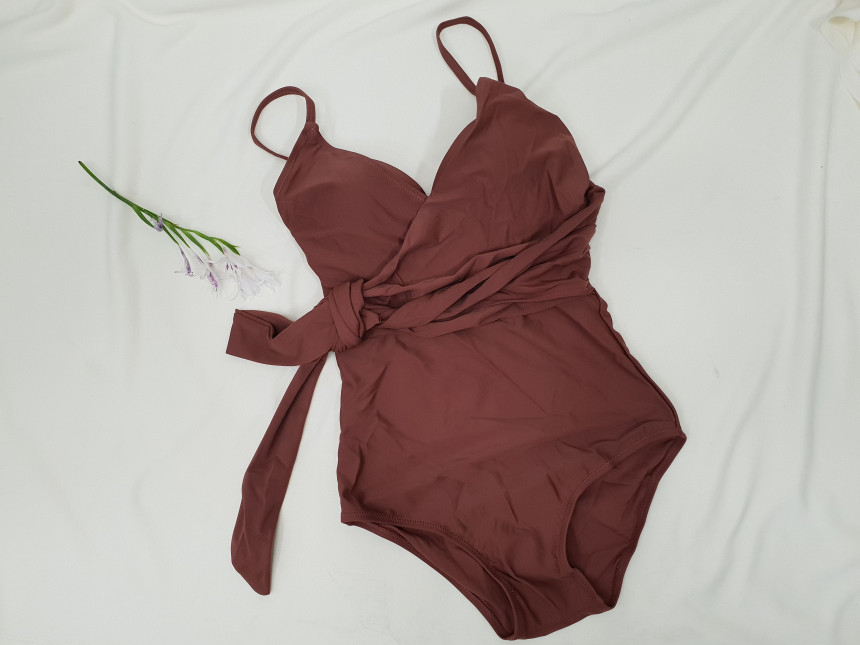 <b><p>simple chest one piece Mokini 2color swsuit</p></b><b><p>シンプル 胸 ワンピース モノキニ 2色 水着 レプビ リボン 女性らしい非</p></b><br /><br /><p align='center'>