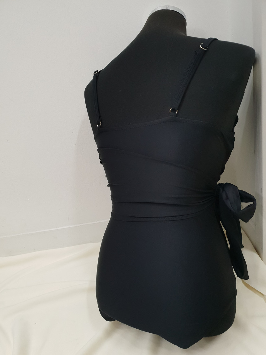 <b><p>simple chest one piece Mokini 2color swsuit</p></b><b><p>シンプル 胸 ワンピース モノキニ 2色 水着 レプビ リボン 女性らしい非</p></b><br /><br /><p align='center'>