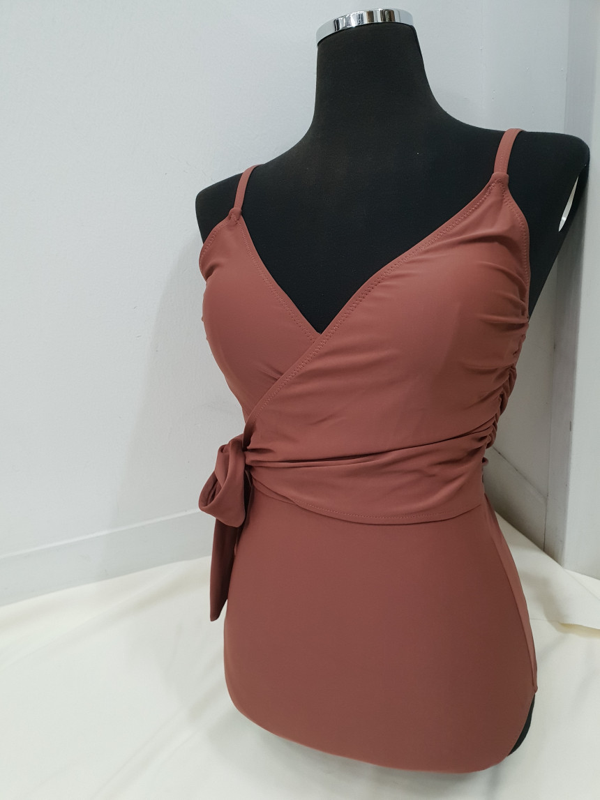 <b><p>simple chest one piece Mokini 2color swsuit</p></b><b><p>シンプル 胸 ワンピース モノキニ 2色 水着 レプビ リボン 女性らしい非</p></b><br /><br /><p align='center'>