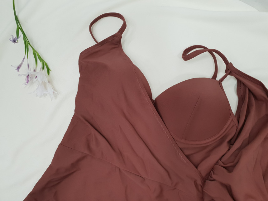 <b><p>simple chest one piece Mokini 2color swsuit</p></b><b><p>シンプル 胸 ワンピース モノキニ 2色 水着 レプビ リボン 女性らしい非</p></b><br /><br /><p align='center'>