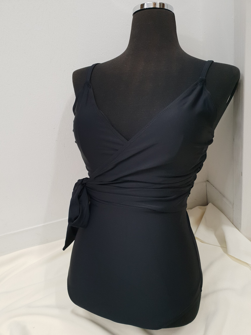 <b><p>simple chest one piece Mokini 2color swsuit</p></b><b><p>シンプル 胸 ワンピース モノキニ 2色 水着 レプビ リボン 女性らしい非</p></b><br /><br /><p align='center'>