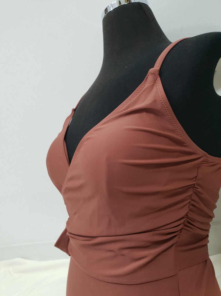 <b><p>simple chest one piece Mokini 2color swsuit</p></b><b><p>シンプル 胸 ワンピース モノキニ 2色 水着 レプビ リボン 女性らしい非</p></b><br /><br /><p align='center'>