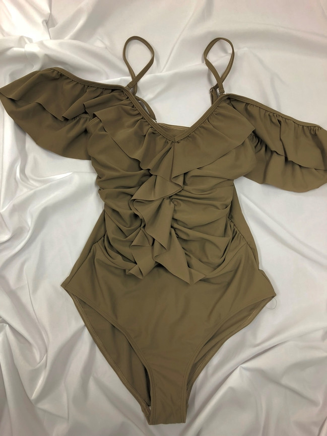 <b><p>Frill Off shoulder Monokini piece swimsuit</p></b><b><p>フリル オフショルダー モノキニ ワンピース 水着 2色 セクシー 韓非 洗練された非</p></b><br /><br /><p align='center'>