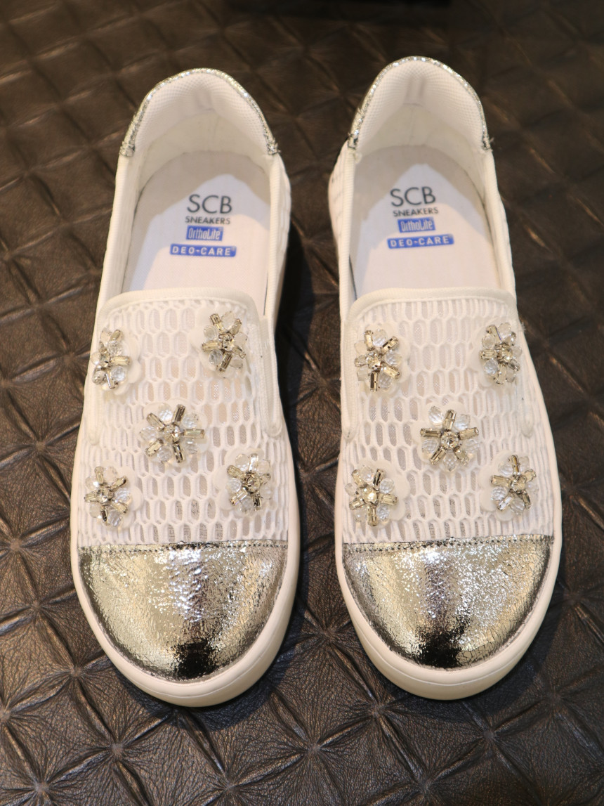 <b><p>Shu Comma Bonnie Heybee ip- White DG4DX17017WHT</p></b><b><p>シューコンマみる ホニビ スリップオン ホワイト DG4DX17017WHT バカンス</p></b><br /><br /><p align='center'>