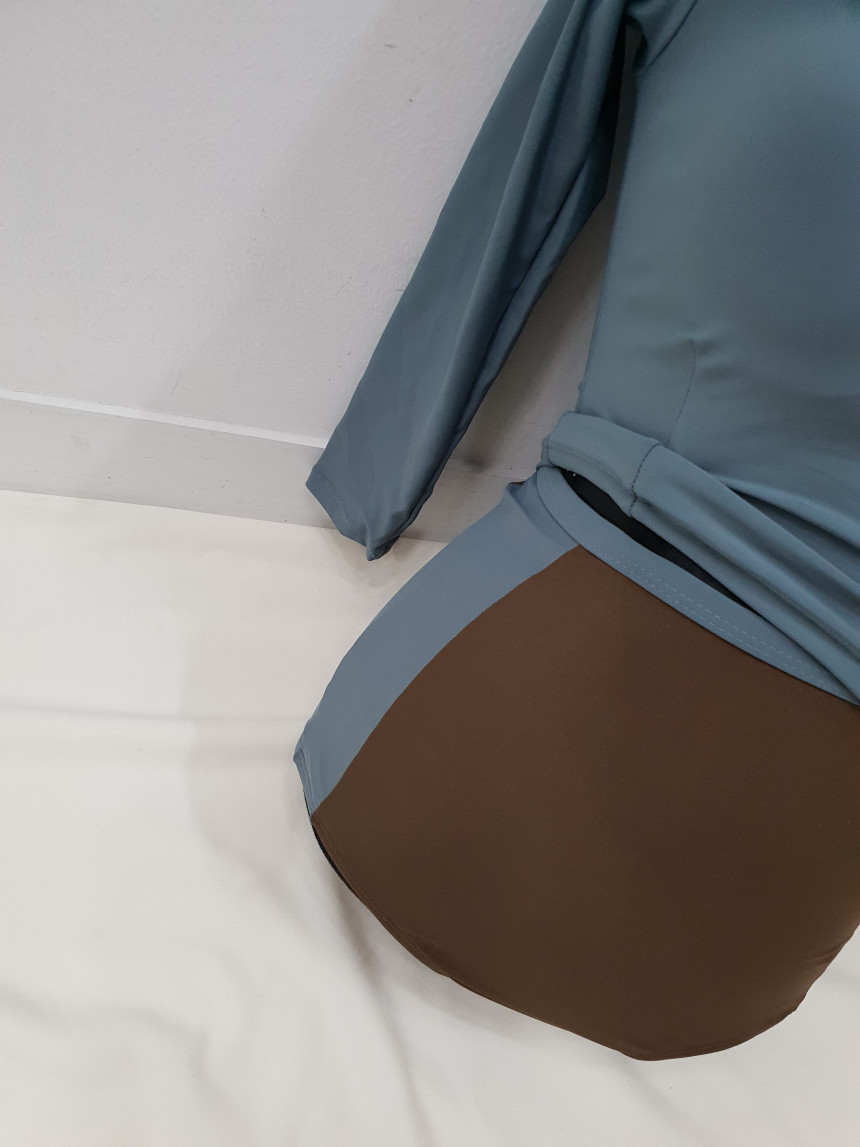 <b><p>Lg sleeve High waist Two Piece bikini non</p></b><b><p>長袖 ハイウエスト ツーピース ビキニ 清純 セクシー水着 特異な シンプルなパターン</p></b><br /><br /><p align='center'>