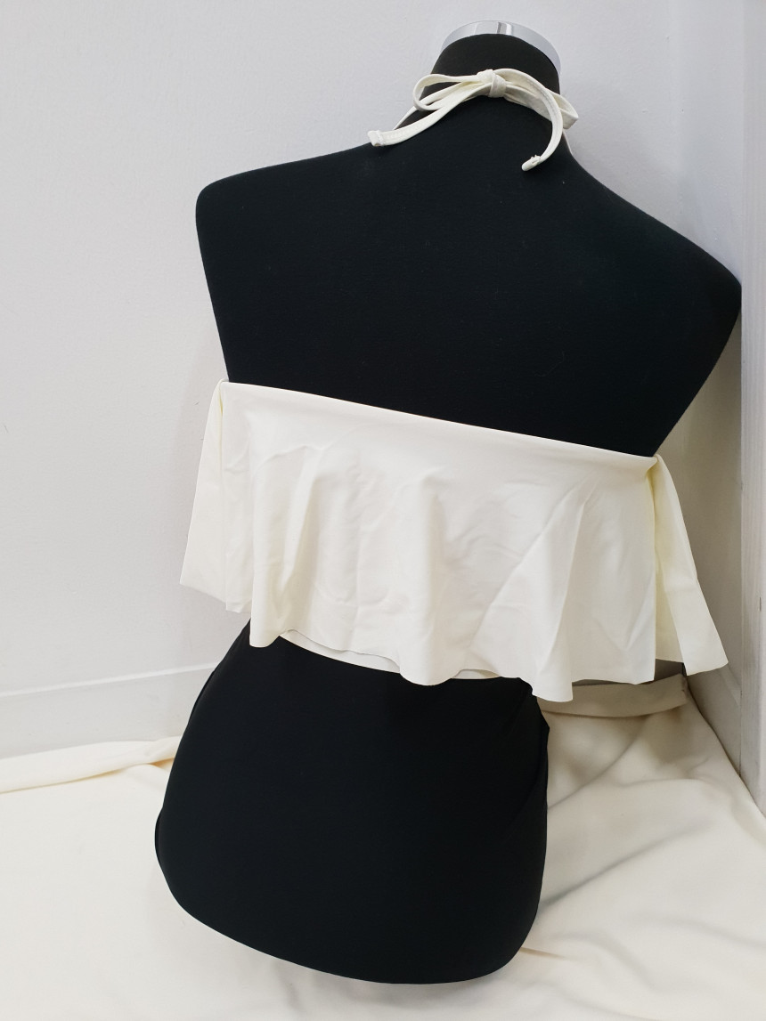 <b><p>White black Color Frill one piece Mokini</p></b><b><p>ホワイト ブラック 配色 フリル ワンピース モノキニ 女性らしい非 ビスタこと</p></b><br /><br /><p align='center'>