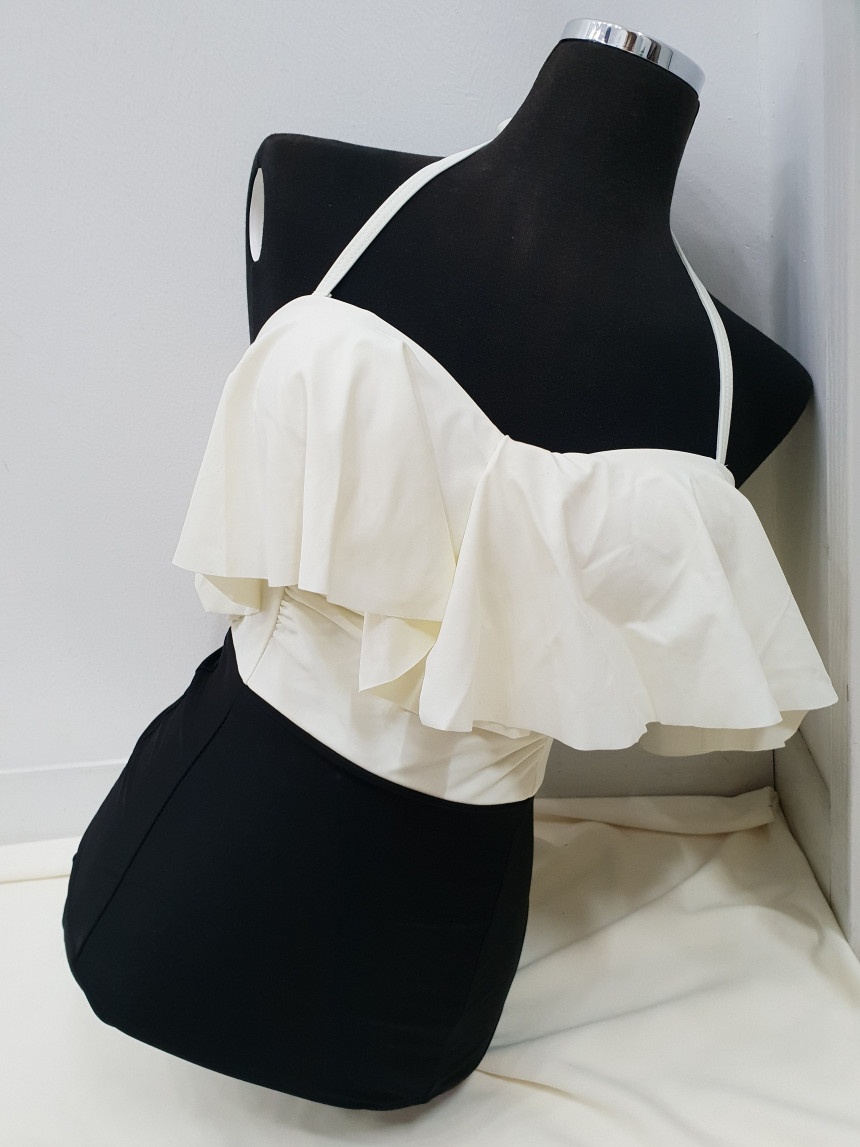 <b><p>White black Color Frill one piece Mokini</p></b><b><p>ホワイト ブラック 配色 フリル ワンピース モノキニ 女性らしい非 ビスタこと</p></b><br /><br /><p align='center'>