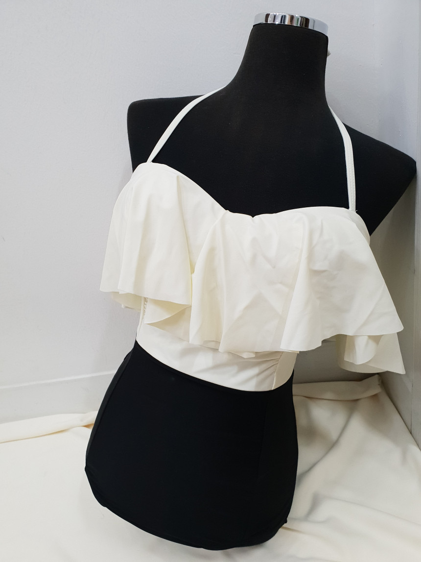 <b><p>White black Color Frill one piece Mokini</p></b><b><p>ホワイト ブラック 配色 フリル ワンピース モノキニ 女性らしい非 ビスタこと</p></b><br /><br /><p align='center'>