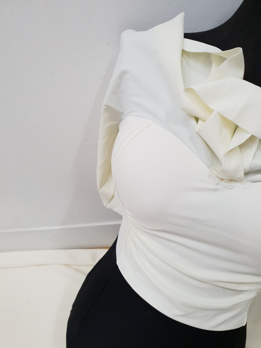 <b><p>White black Color Frill one piece Mokini</p></b><b><p>ホワイト ブラック 配色 フリル ワンピース モノキニ 女性らしい非 ビスタこと</p></b><br /><br /><p align='center'>